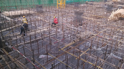 工程劳务分包存在问题怎么处理 建筑劳务分包的规范路径与应对策略
